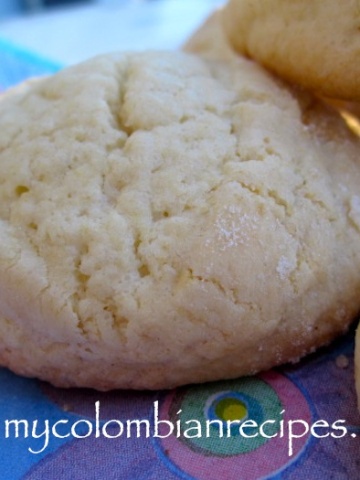 Panderos (Colombian Yuca Starch Cookies) |mycolombianrecipes.com
