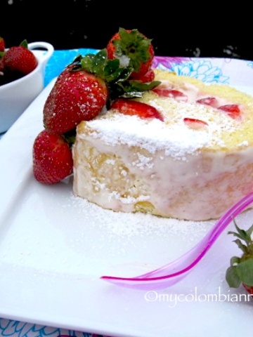 Brazo de Reina (Strawberries and Cream Cake Roll) |mycolombianrecipes.com