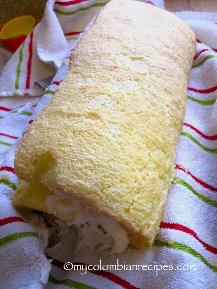 Brazo de Reina (Strawberries and Cream Cake Roll)