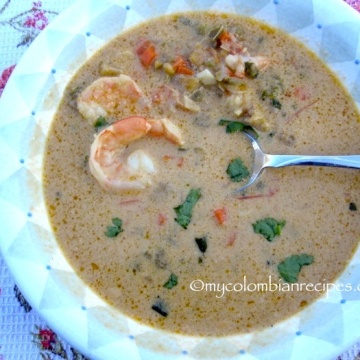 Sopa de Camarones, Coco y Plátano (Shrimp, Coconut and Plantain Soup) |mycolombianrecipes.com