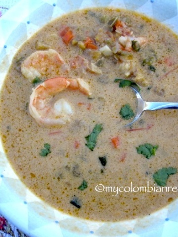 Sopa de Camarones, Coco y Plátano (Shrimp, Coconut and Plantain Soup) |mycolombianrecipes.com