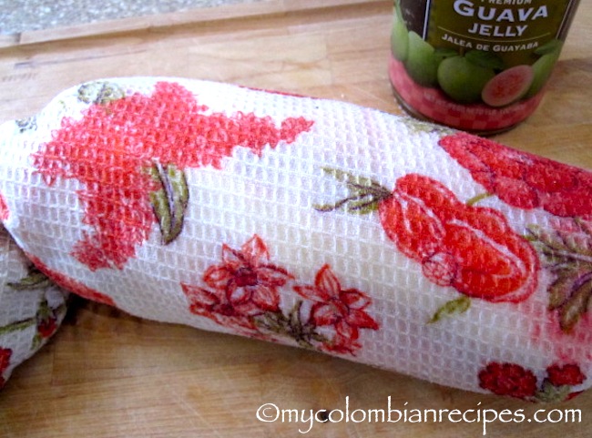 Rollo Rojo de Guayaba (Colombian Red Roll Cake with Guava)