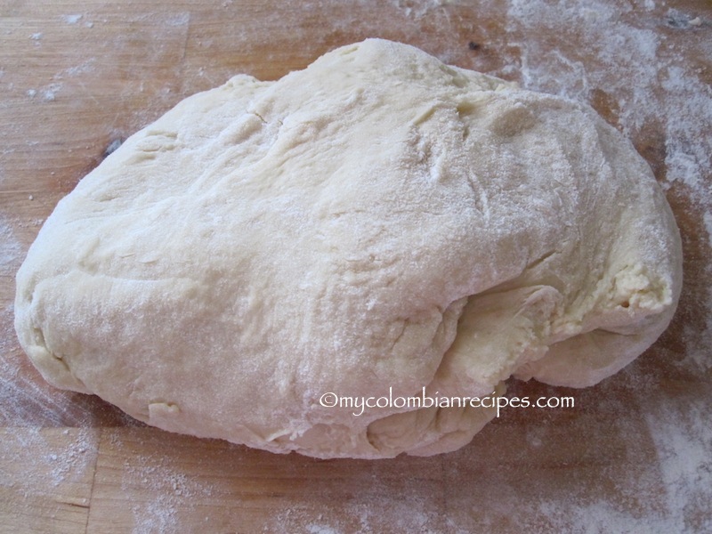 Roscon de Bocadillo o Guayaba (Guava Paste Stuffed Bread)