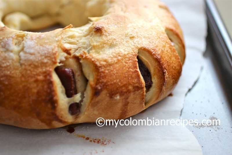 Roscon de Bocadillo o Guayaba (Guava Paste Stuffed Bread)