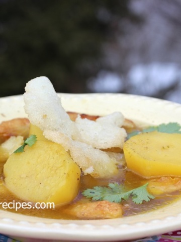 Sopa de Carantantas (Corn Masa Fritters Soup)