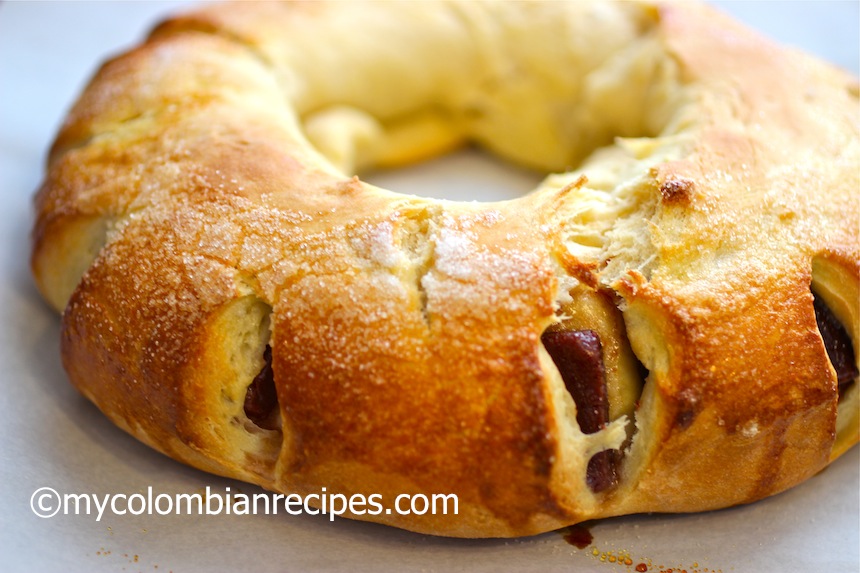 Roscon de Bocadillo o Guayaba (Guava Paste Stuffed Bread)