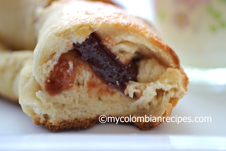 Roscon de Bocadillo o Guayaba (Guava Paste Stuffed Bread)