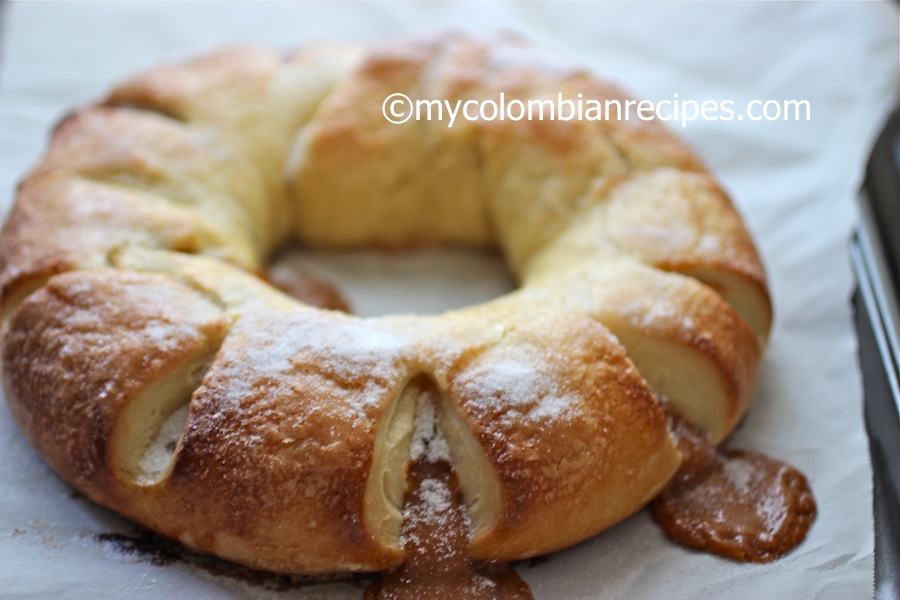 Roscon relleno de arequipe colombiano