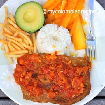 Sobrebarriga en Salsa Criolla (Flank Steak with Colombian Creole Sauce) |mycolombianrecipes.com