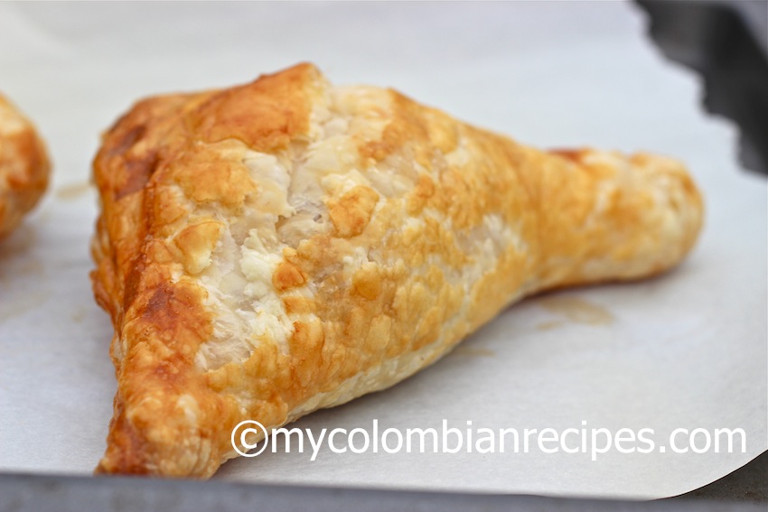 Pasteles de Arequipe (Dulce de Leche Turnovers)