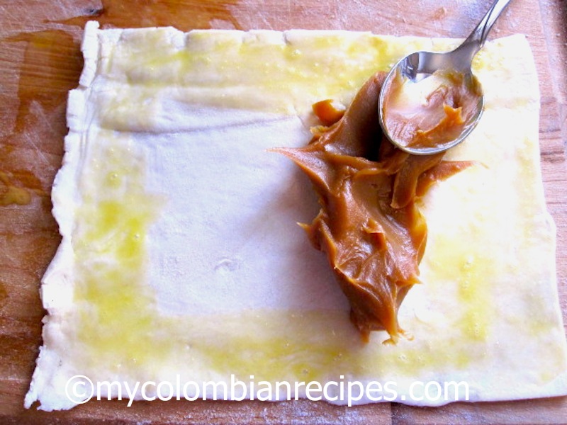 Pasteles de Arequipe (Dulce de Leche Turnovers)