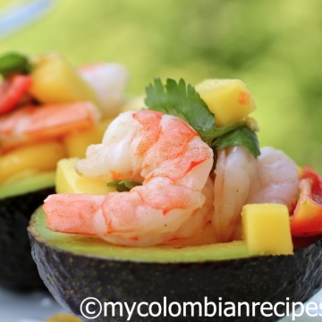 Stuffed Avocado with Shrimp and Mango Salad