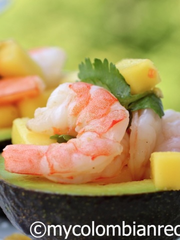 Stuffed Avocado with Shrimp and Mango Salad