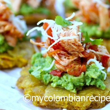 Patacones with Shredded Chicken and Avocado (Patacones con Pollo Desmechado y Aguacate)