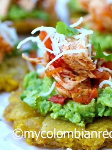 Patacones with Shredded Chicken and Avocado (Patacones con Pollo Desmechado y Aguacate)