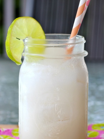 Coco Loco (Colombian Coconut Cocktail) |mycolombianrecipes.com