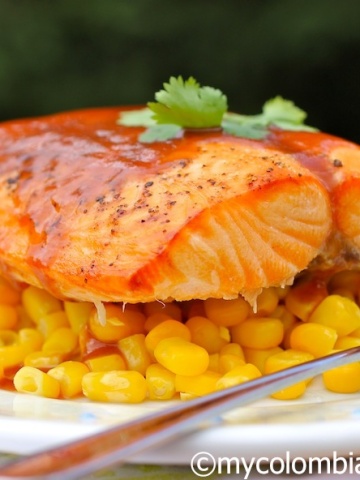 Salmon con Salsa de Guayaba (Salmon with Guava Sauce)