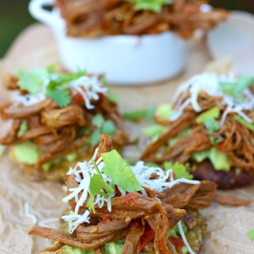 Fried Green Palnatains with Shredded Beef (Patacones con Carne Desmechada) |mycolombianrecipes.com