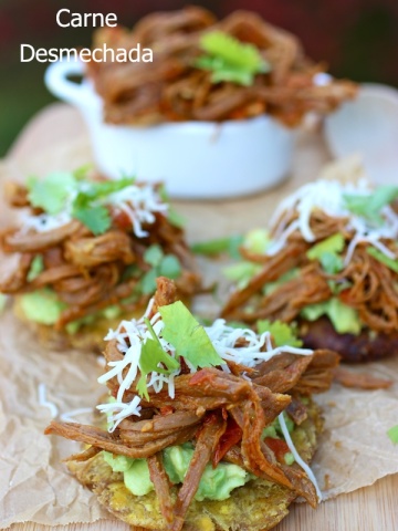 Fried Green Palnatains with Shredded Beef (Patacones con Carne Desmechada) |mycolombianrecipes.com