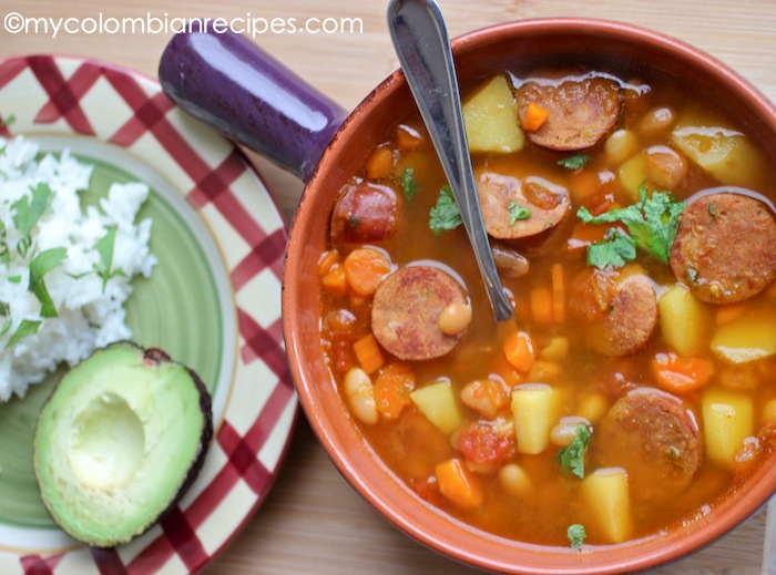 Sopa de frijoles verdes colombiana