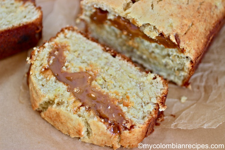 Pan de Banano y Arequipe) Banana and Dulce de Leche Bread