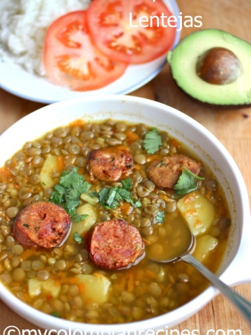 Sopa de lentejas colombiana