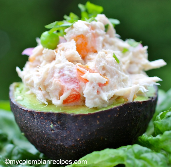 Aguacate Relleno de Atún (Tuna Stuffed Avocado)