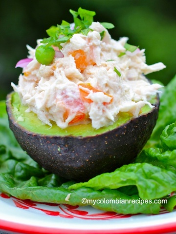 Aguacate Relleno de Atún (Tuna Stuffed Avocado)