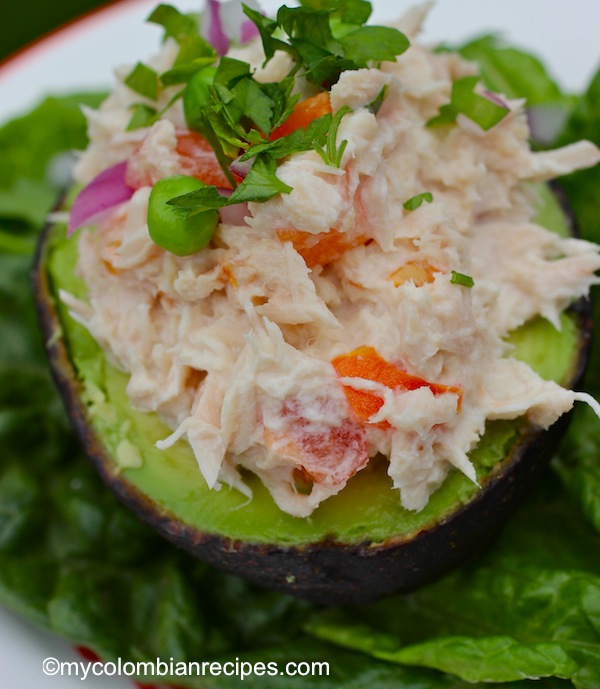 Aguacate Relleno de Atún (Tuna Stuffed Avocado)