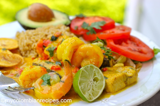 Encocado de Pescado y Camarón (Fish and Shrimp in Coconut Sauce)