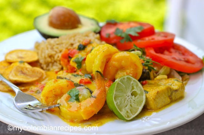 Encocado de Pescado y Camarón (Fish and Shrimp in Coconut Sauce)