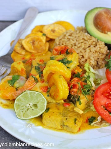 Encocado de Pescado y Camarón (Fish and Shrimp in Coconut Sauce)