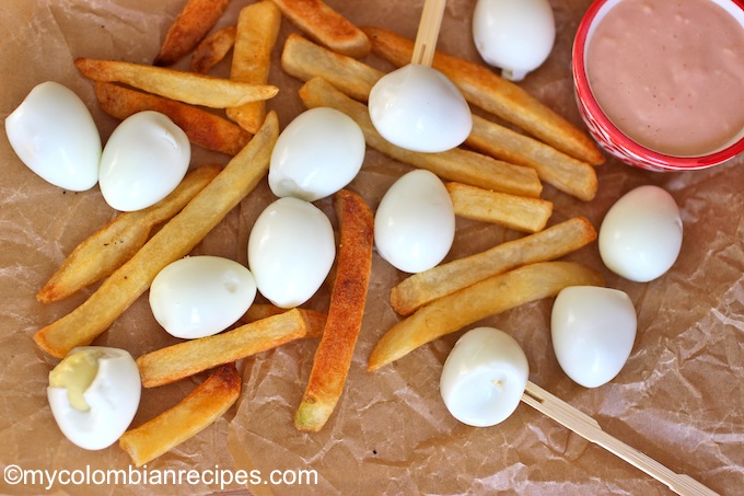 Huevitos de Codorniz con Salsa Rosada (Quail Eggs with Pink Sauce)