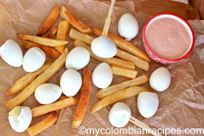 Huevitos de Codorniz con Salsa Rosada (Quail Eggs with Pink Sauce)