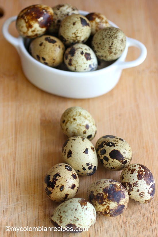 Huevitos de Codorniz con Salsa Rosada (Quail Eggs with Pink Sauce)