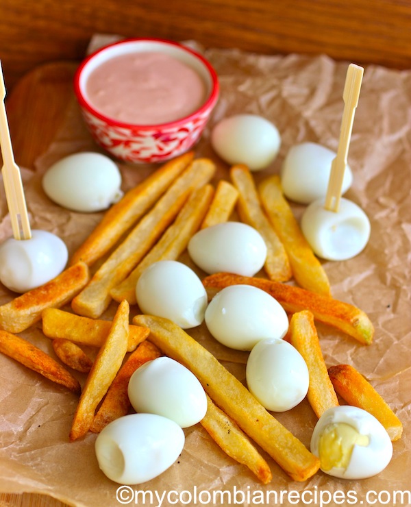 Huevitos de Codorniz con Salsa Rosada (Quail Eggs with Pink Sauce)