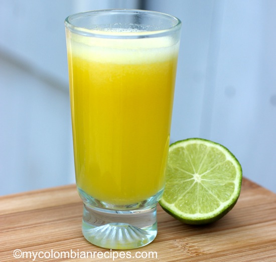 Limonada de Piña (Pineapple Limeade)