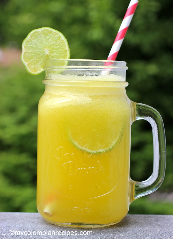 Limonada de Piña (Pineapple Limeade)