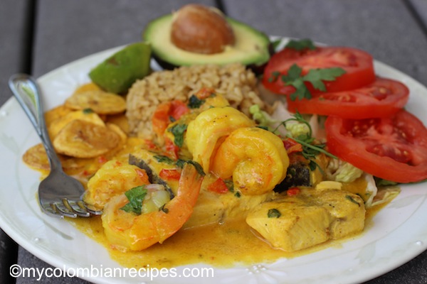 Encocado de Pescado y Camarón (Fish and Shrimp in Coconut Sauce)