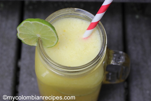 Limonada de Piña (Pineapple Limeade)