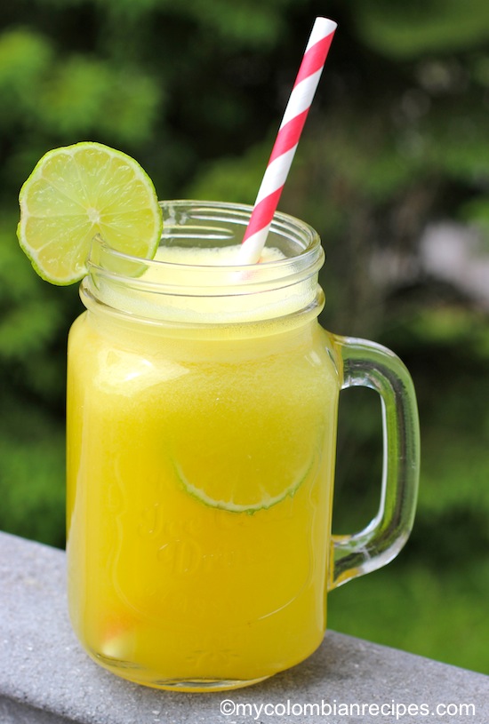 Limonada de Piña (Pineapple Limeade)