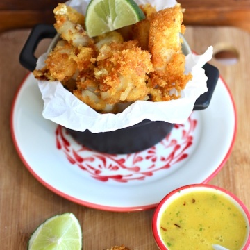 Chicharrón de Pescado con Ají de Mango (Fish Fritter with Mango Sauce) |mycolombianrecipes.com
