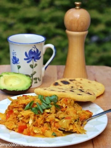 Picillo de Pescado ( Salted Fish with Tomato and Onions) |mycolombianrecipes.com