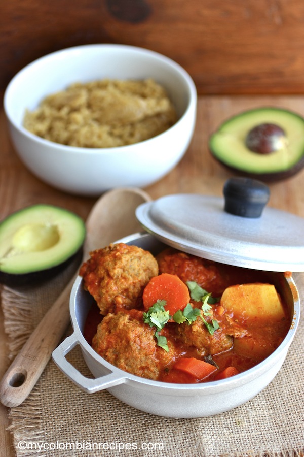 Albóndigas Estofadas (Meatball and Tomato Stew) |mycolombianrecipes.com