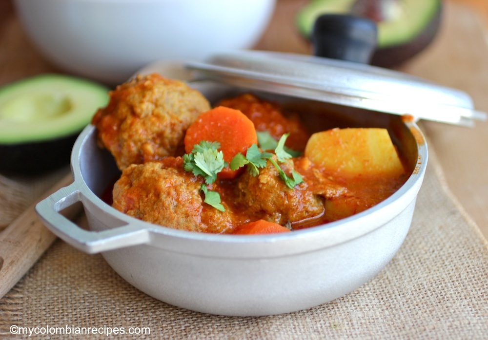 Albóndigas Estofadas (Meatball and Tomato Stew) |mycolombianrecipes.com