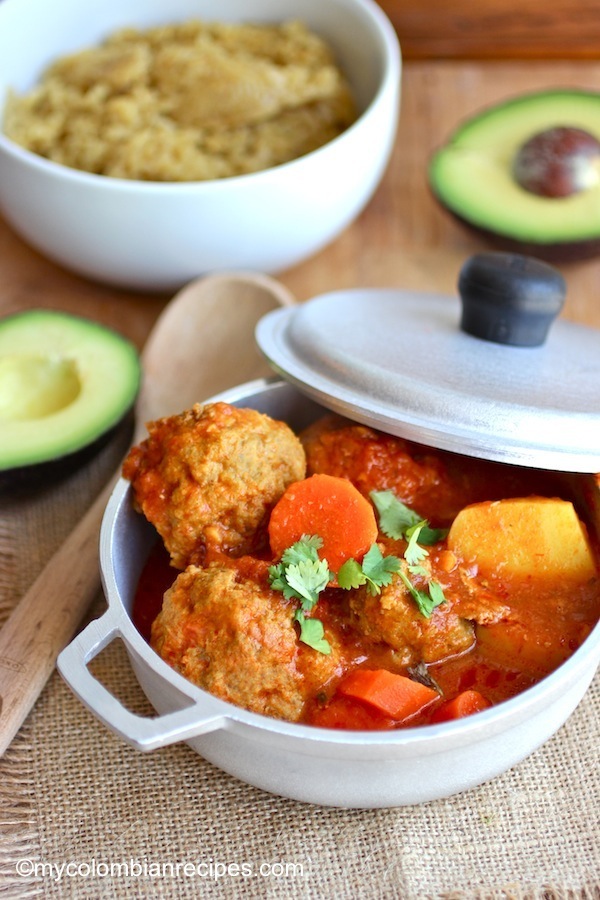 Albóndigas Estofadas al Tomate (Meatball and Tomato Stew) |mycolombianrecipes.com