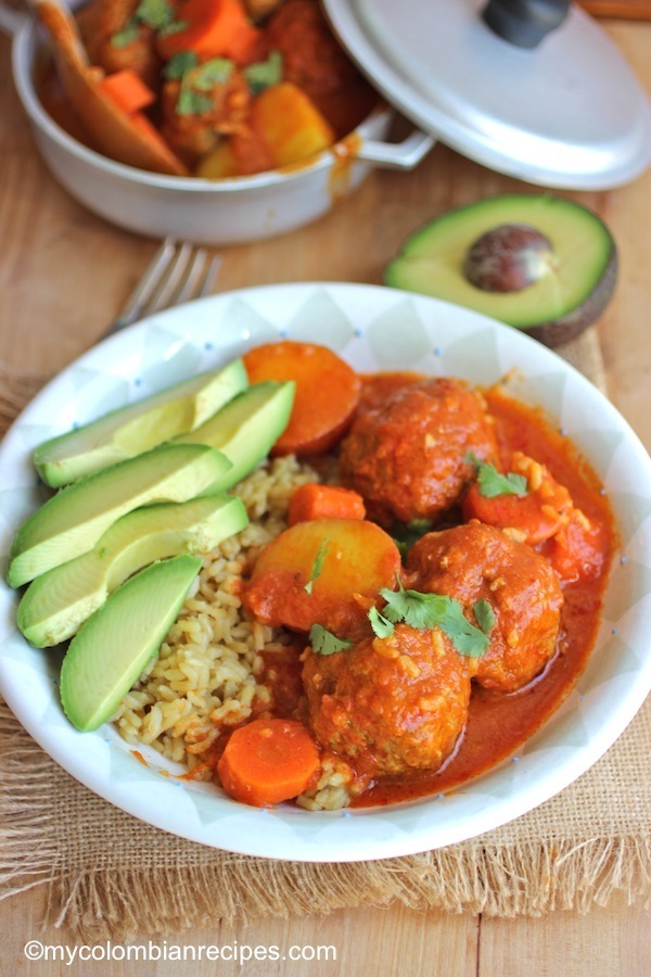 Albóndigas Estofadas (Meatball and Tomato Stew) |MyColombianRecipes.com