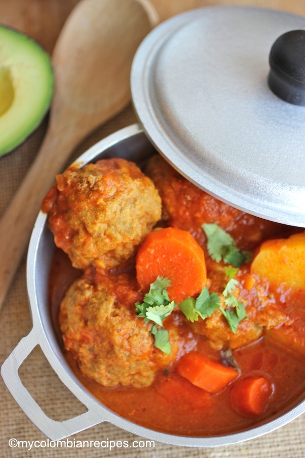 Albóndigas Estofadas al Tomate (Meatball and Tomato Stew) |mycolombianrecipes.com