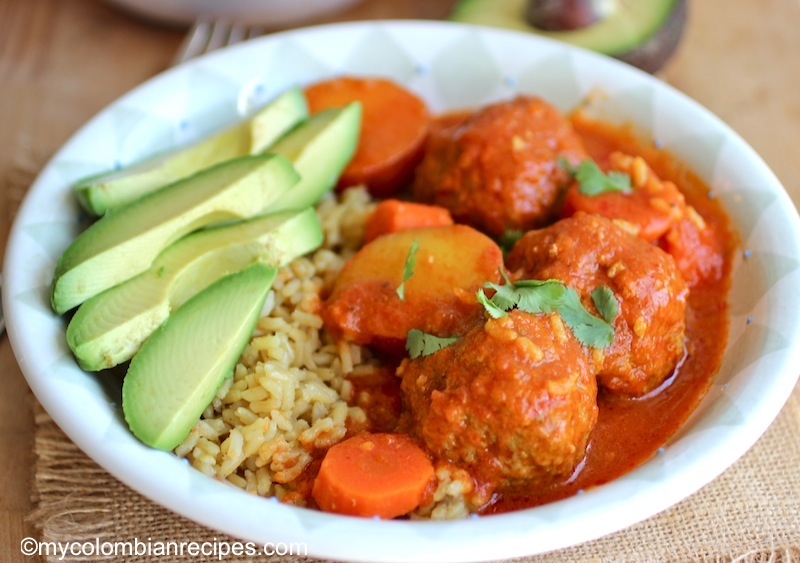 Albóndigas Estofadas (Meatball and Tomato Stew) |mycolombianrecipes.com