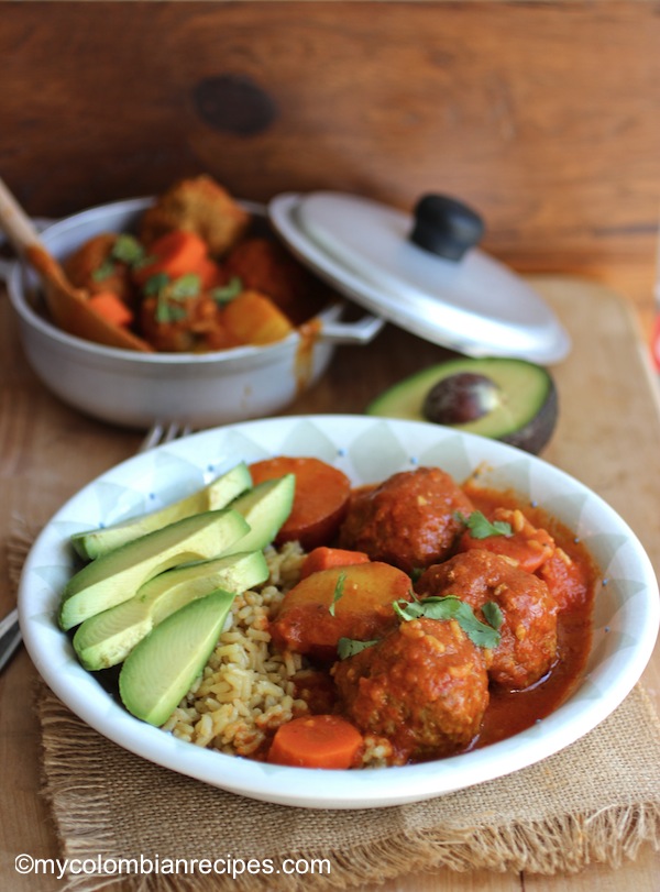 Albóndigas Estofadas (Meatball and Tomato Stew) |mycolombianrecipes.com